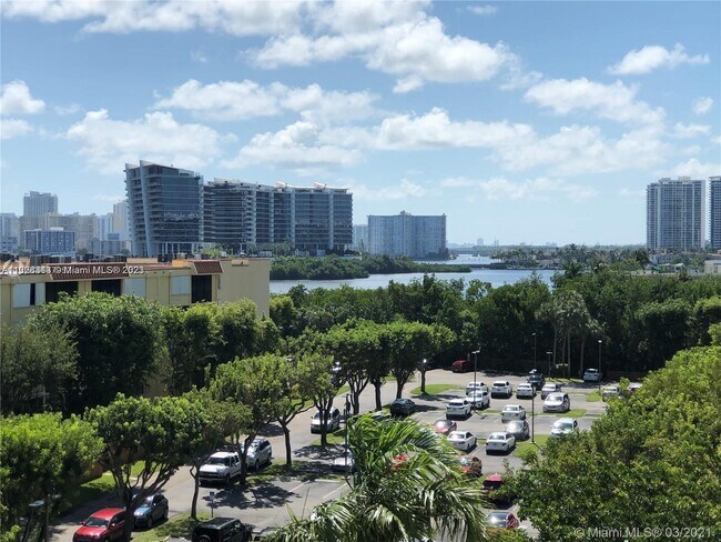 Foto del edificio - 3400 NE 192 St