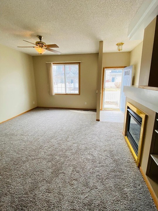 Foto del edificio - 3128 Juniper Ln