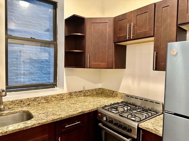 Foto del edificio - 309 W 111th St