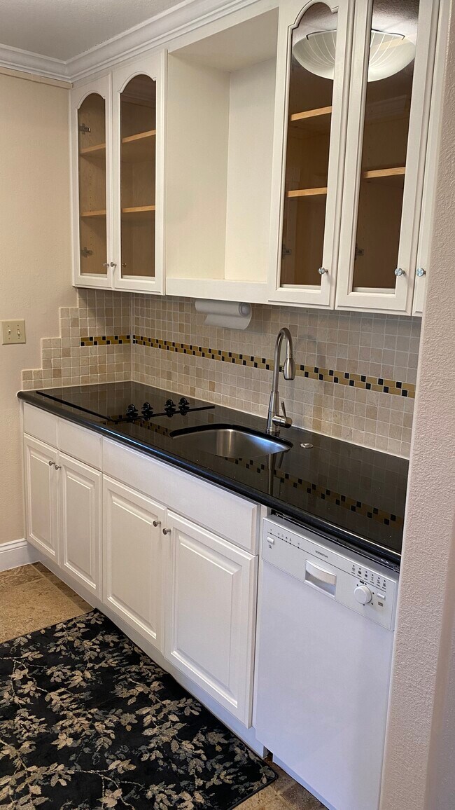 Building Photo - 21820 Via Regina