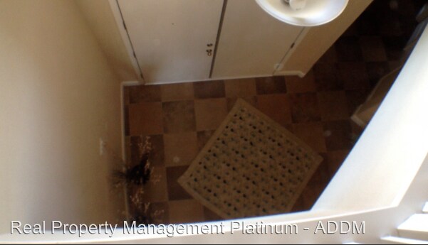Foto del edificio - 5 br, 3 bath House - 2995 E. Trenton