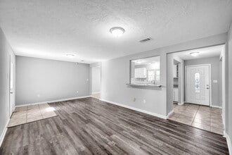 Building Photo - 4 Little John Ln