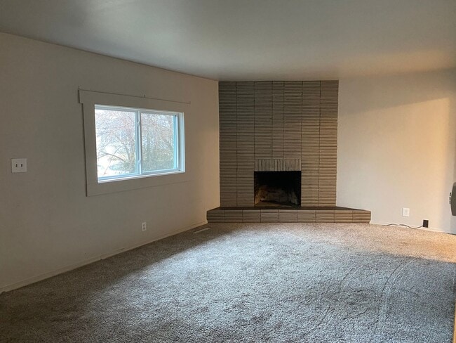 Building Photo - 3 Bedroom Home in North Spokane