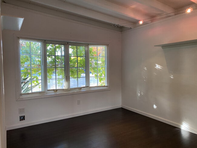Dormitorio 1 - 134 Tyler Ct