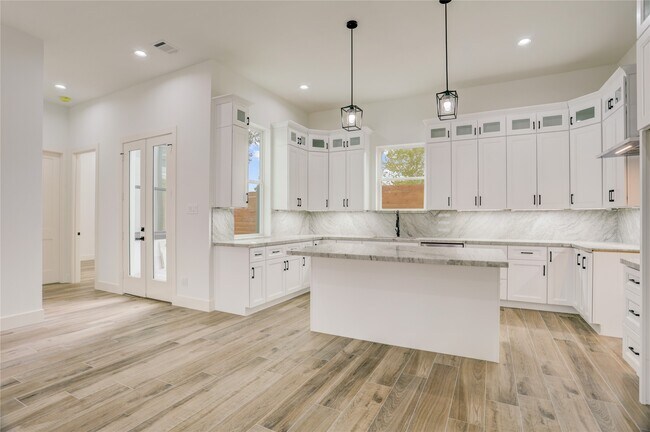 Building Photo - 6814 Hartland St