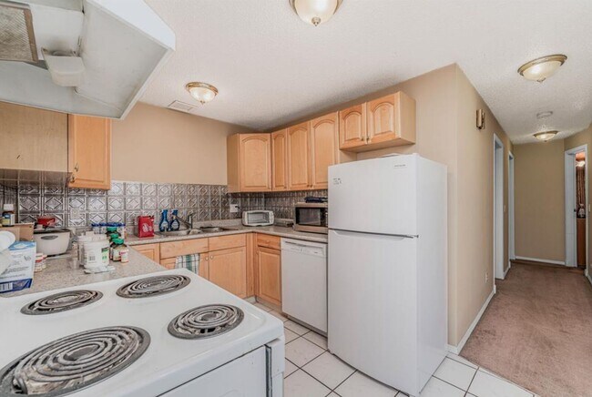 Photo du bâtiment - Convenient 2 Bedroom/1 Bath Basement Suite in unmatchable Inglewood! (IP638B)