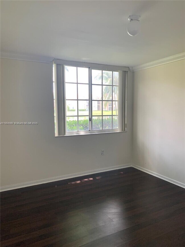 Foto del edificio - 2071 Renaissance Blvd