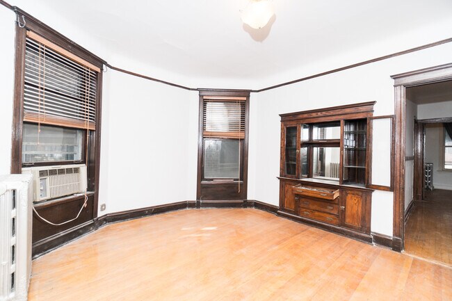 Building Photo - 1223 W Gunnison St