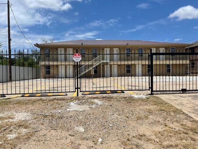 Foto del edificio - 4018 San Agustin Ave