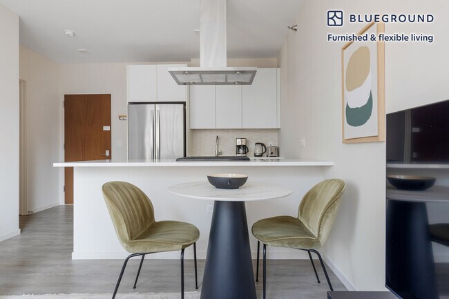 Foto del edificio - 8 E Huron St