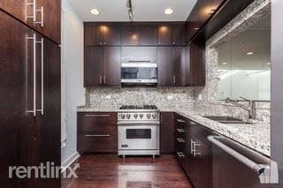 Primary Photo - 2045 N Lincoln Park W