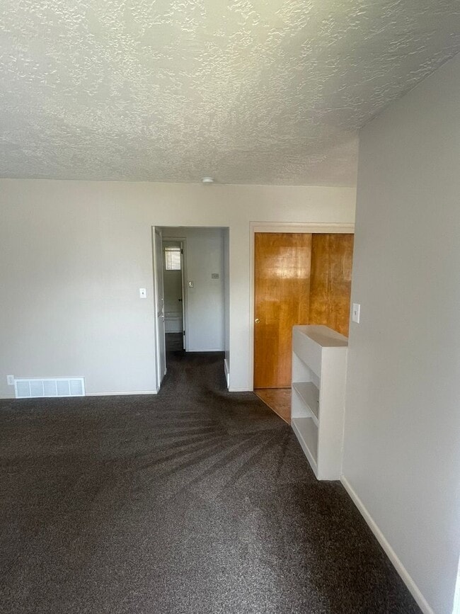 Building Photo - 225-227 E 200 S