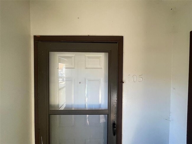 Building Photo - 401 SE 12th St