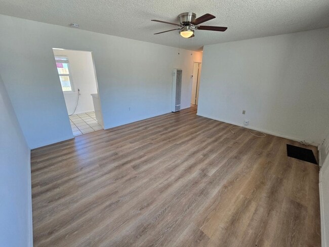 Foto del edificio - Clairemont  3br, 1 ba. Detached Home.