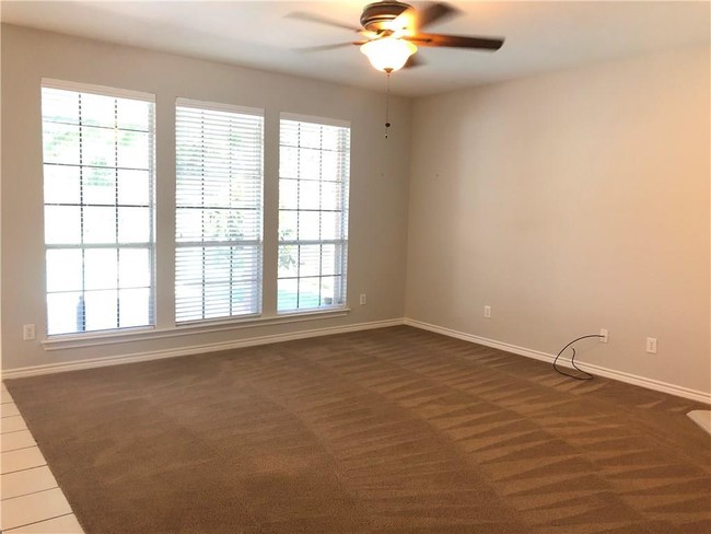 Building Photo - 322 Longview Dr