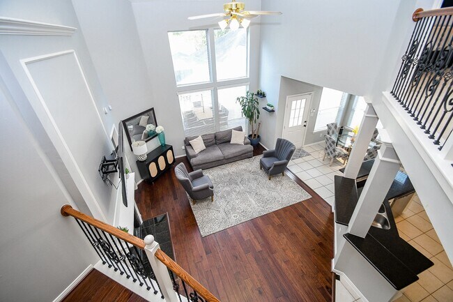 Foto del edificio - 2114 Thistlerock Ln