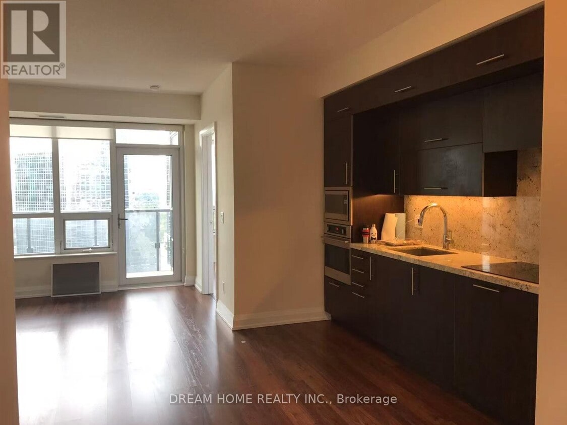 Building Photo - 5 Sheppard Ave E