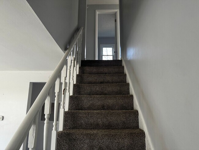 Building Photo - Stunning 4 Bed, 2 Bath Home for Rent: Your...