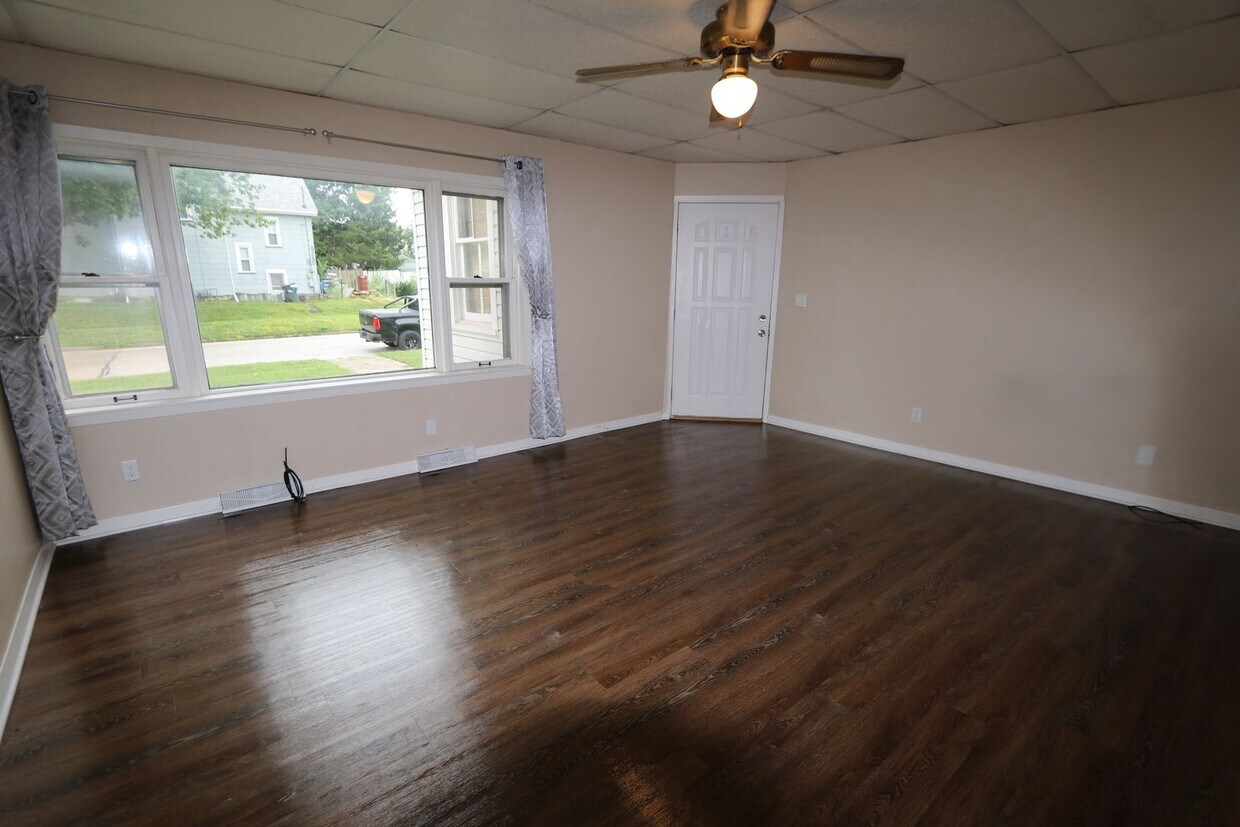 Primary Photo - 1700,1702 Smith St., Burlington, IA 52601