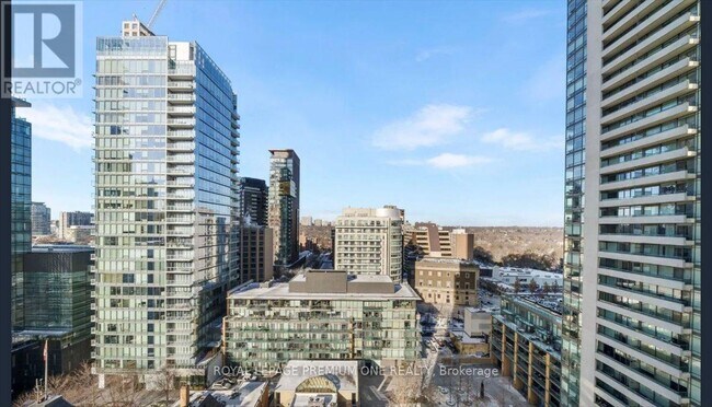 Building Photo - 11-6011 Yorkville Ave