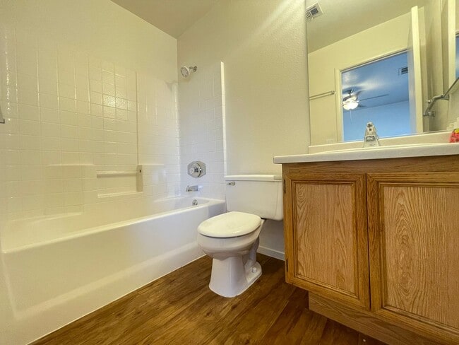 Building Photo - 988 Sky Forest Dr