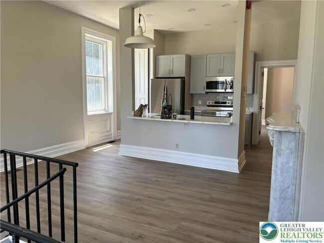 Foto del edificio - 146 S Church St