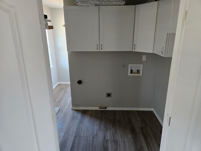 Foto del edificio - 520 S Cedar Ave