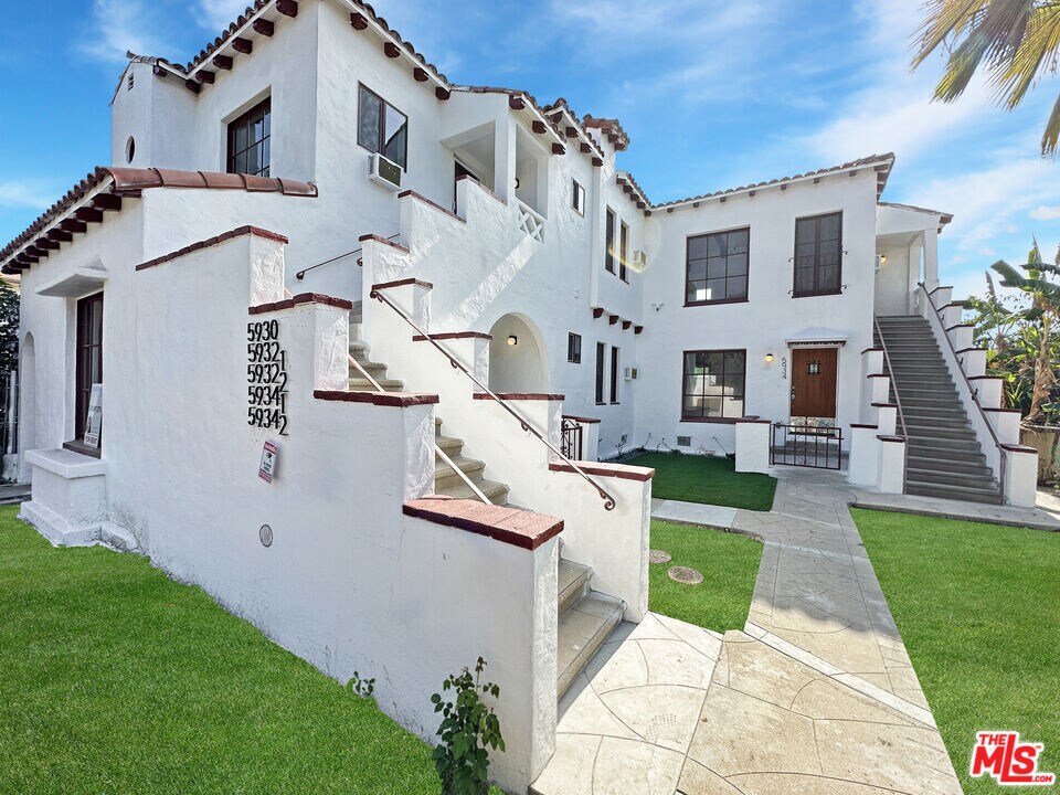 Foto principal - 5932 Willoughby Ave