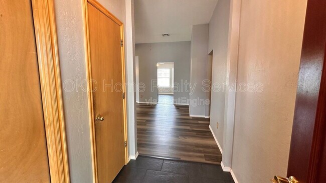 Foto del edificio - 17316 Valley Crst