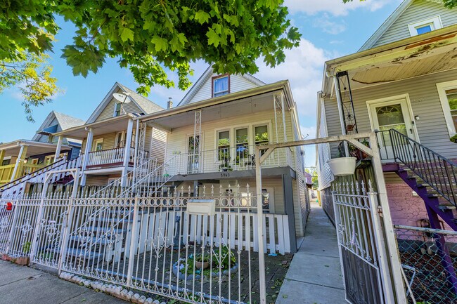 Building Photo - 3943 S Artesian Ave