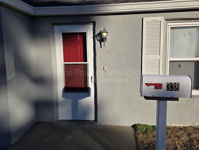 Foto del edificio - 338 La Motte Ln