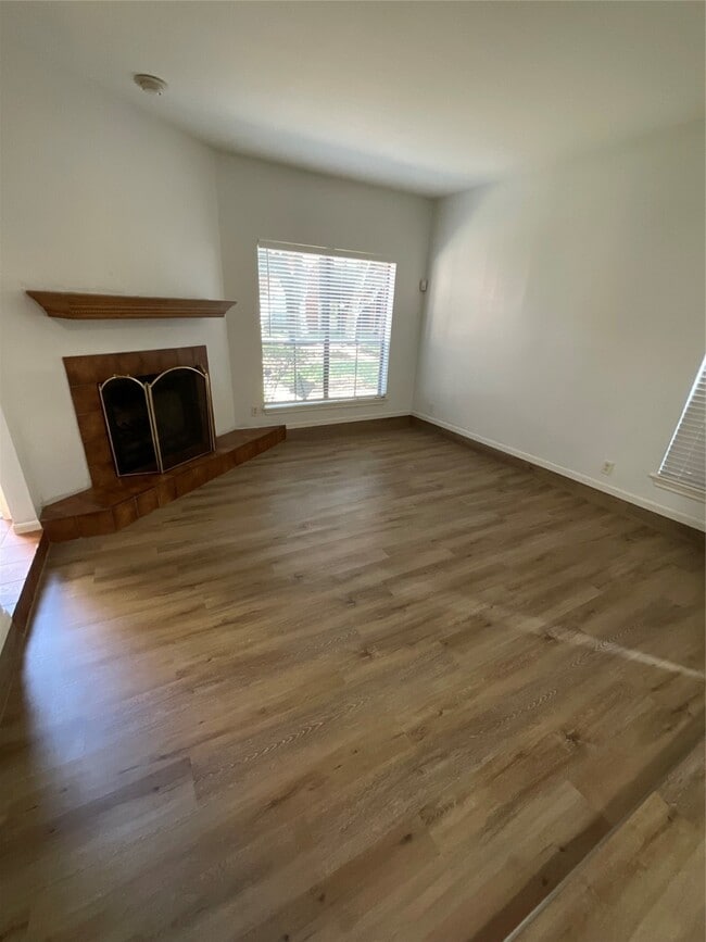 Building Photo - 3100 Walnut Bend Ln