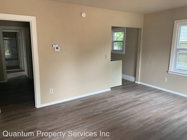 Building Photo - 906 S 19th St