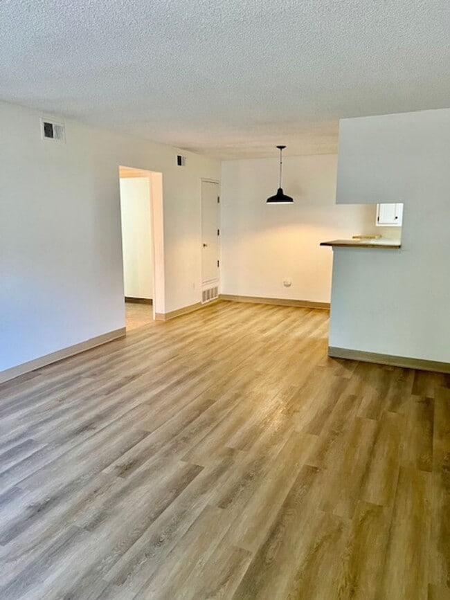 Building Photo - Updated 1BD/1BA Condo in DTC – Available Now!