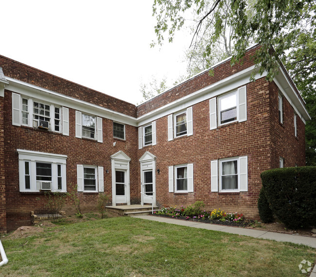 Building Photo - Village Green