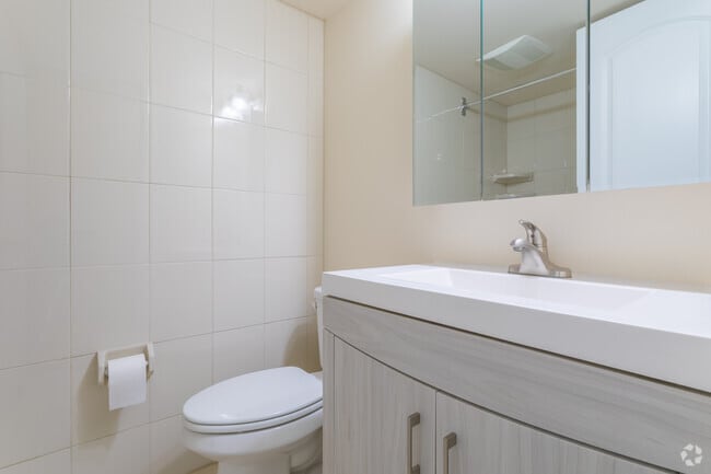 1 BR 1 BA - 650 Sq Ft - Bathroom - Pear Tree Court
