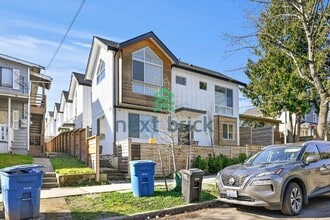 Building Photo - 911 25th Ave