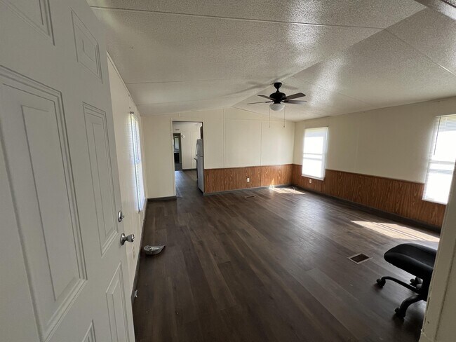 Foto del edificio - 736 Old Clemson Hwy