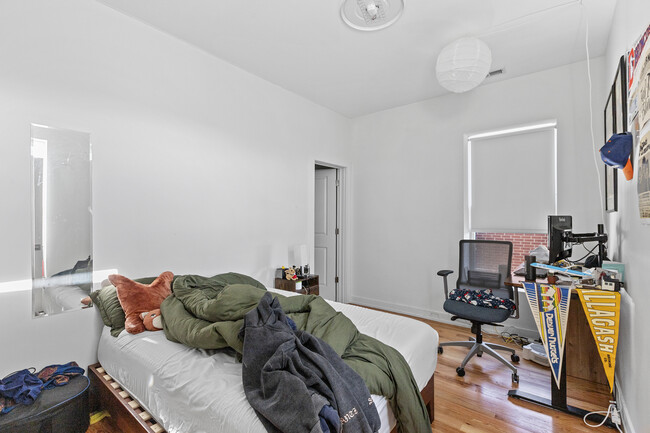 Foto del edificio - 1636 N Western Ave