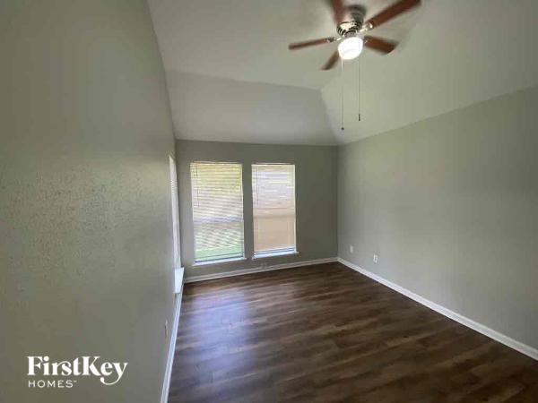Building Photo - 8418 Elm Lake Dr