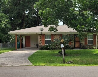 Building Photo - 402 Ulman Ave