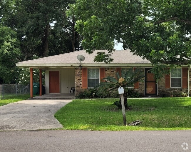 Building Photo - 402 Ulman Ave