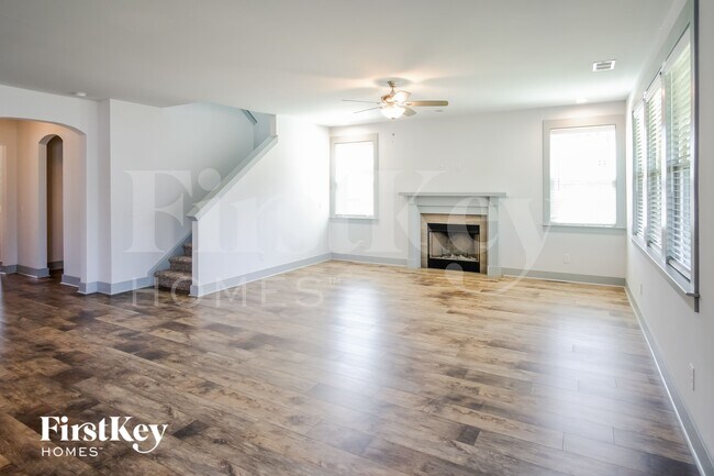 Foto del edificio - 222 Whirlaway Dr
