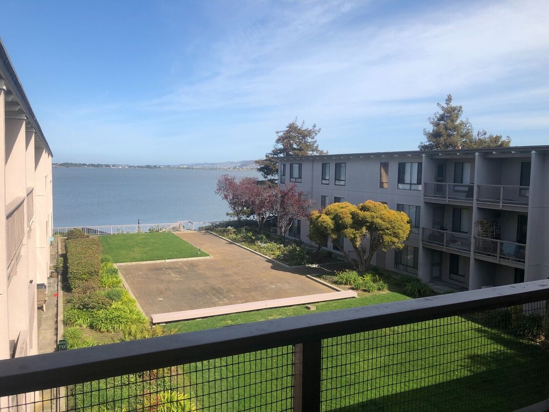 Foto principal - Beautiful one bedroom with grand Bay view’...