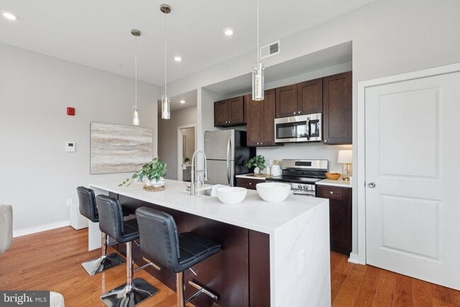 Building Photo - 100 Forrest Ave