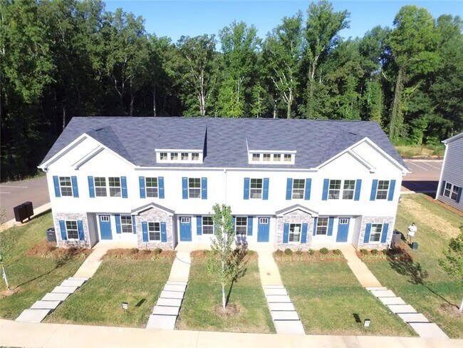 Foto del edificio - Brand New End Unit Townhome | 3 BR/2.5BA | 1-Car Garage | Near Downtown Mooresville