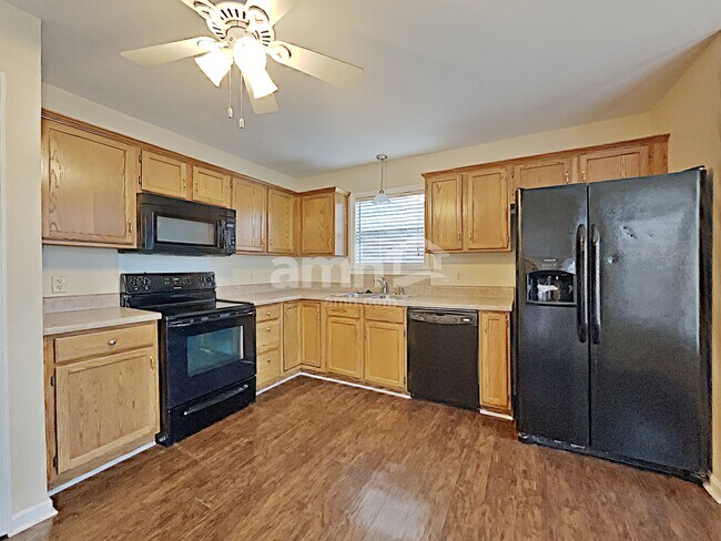 Foto del edificio - 4748 Crystal Brook Dr