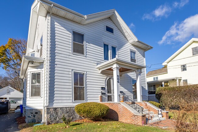 Building Photo - 506 Highland Ave