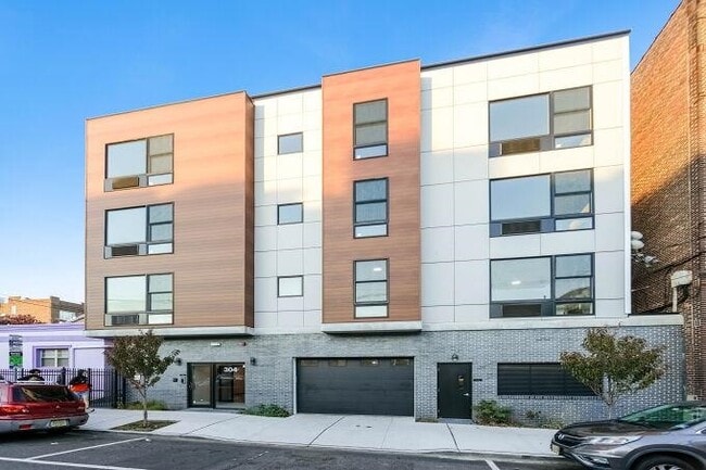 Building Photo - 304 61st St