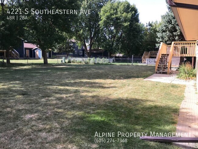 Building Photo - 4 Bed/2 Bath East Side Home For Rent!